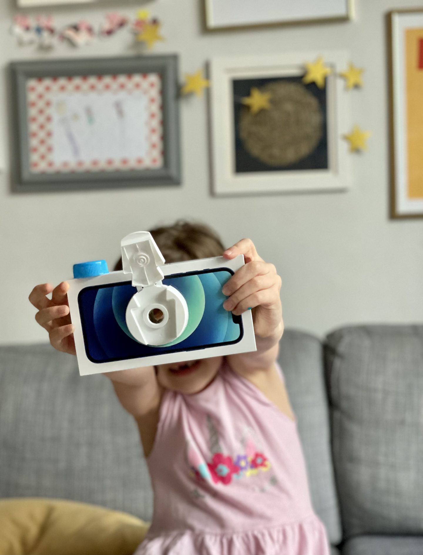 How to craft: make a cardboard box camera for children