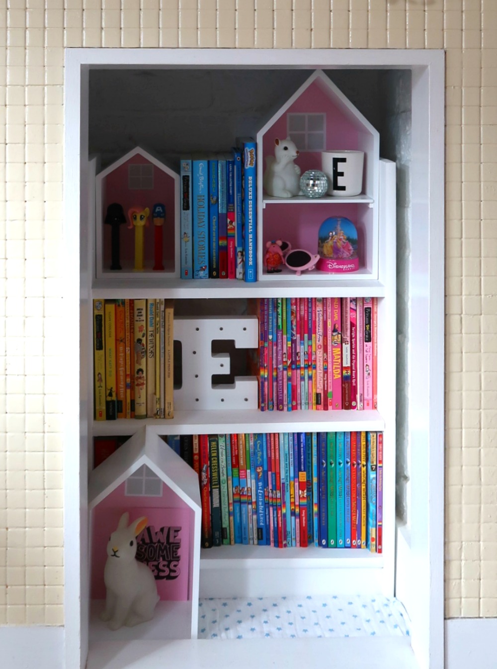 Fireplace bookshelf makover with Great Little Trading Company - kids bookshelf ideas