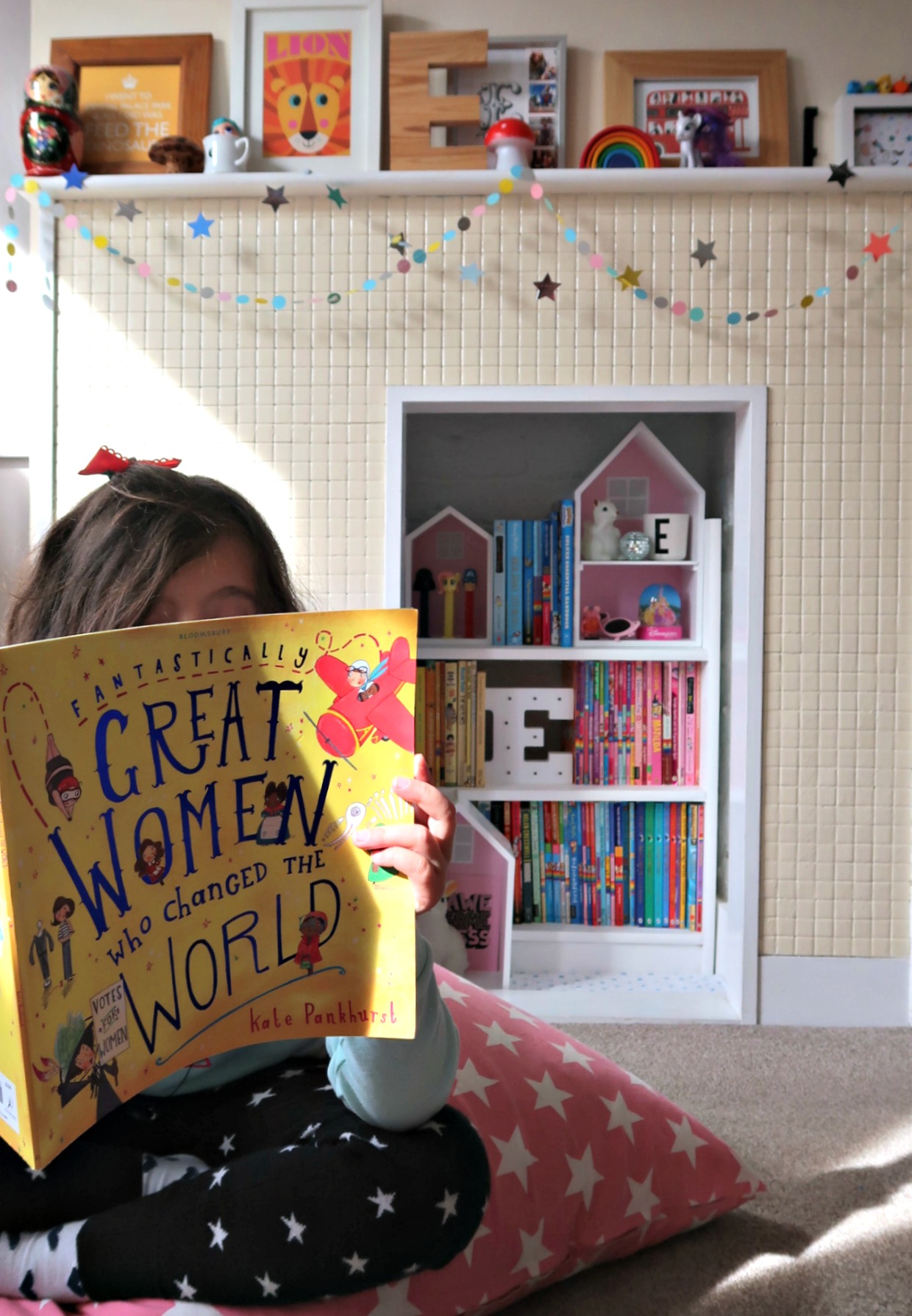 Fireplace bookshelf makeover with GLTC Townhouse bookshelves 