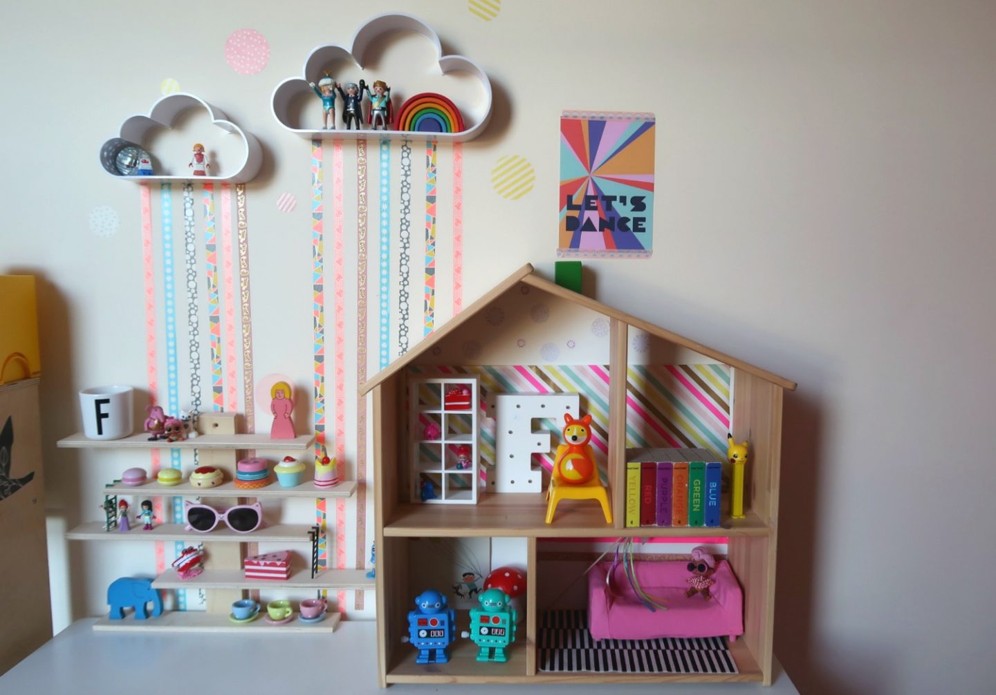 IKEA Flisat bookshelf - kids room storage hacks