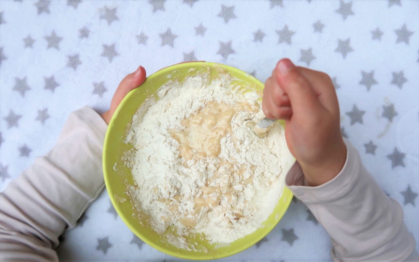 How to make easy banana bread with kids 